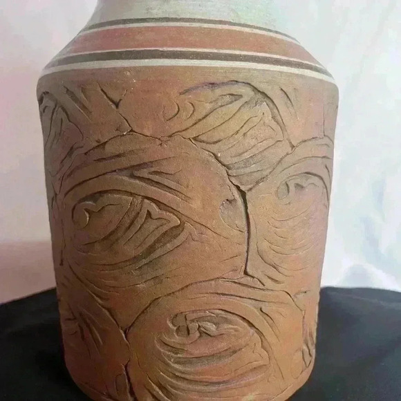 Textured Stoneware  Vase - Picture 4 of 9